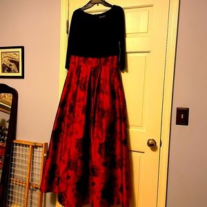 Jessica Howard formal ball gown